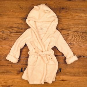 baby GAP. Size 2T. Ivory bathrobe.